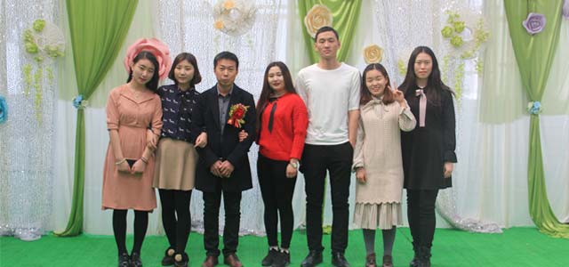 攜手共進，贏戰(zhàn)狗年——2018艾易網(wǎng)絡年會圓滿結束
